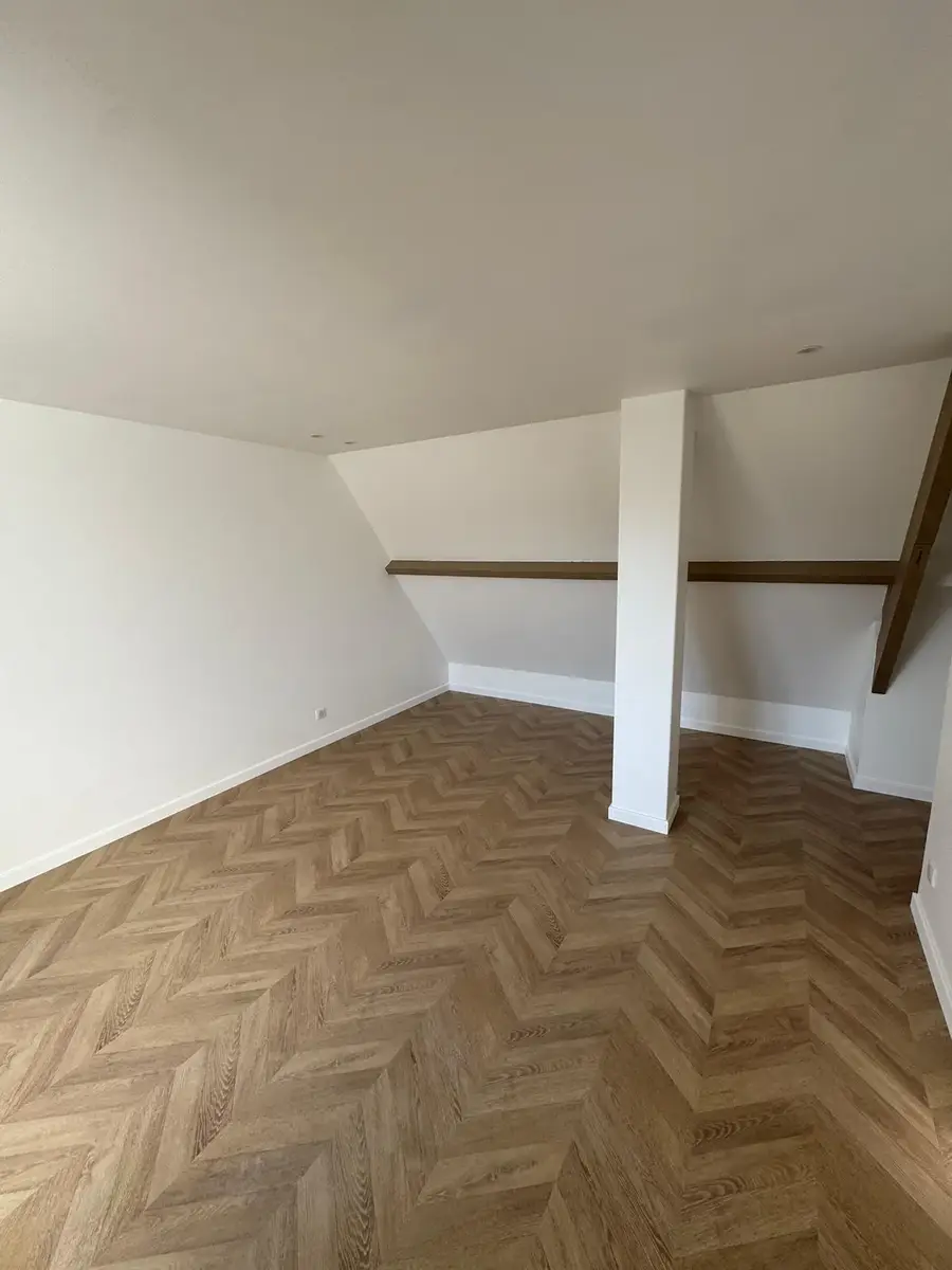 Aménagement de combles avec sol en point de Hongrie