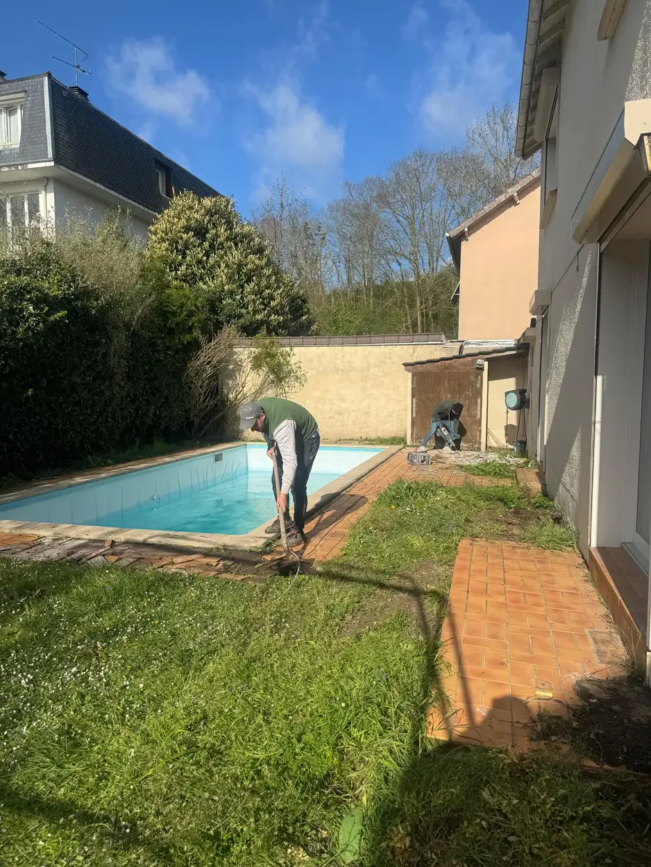 Piscine et jardin rénovés à Andrésy